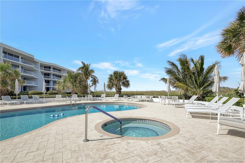 2001 pool and jacuzzi
