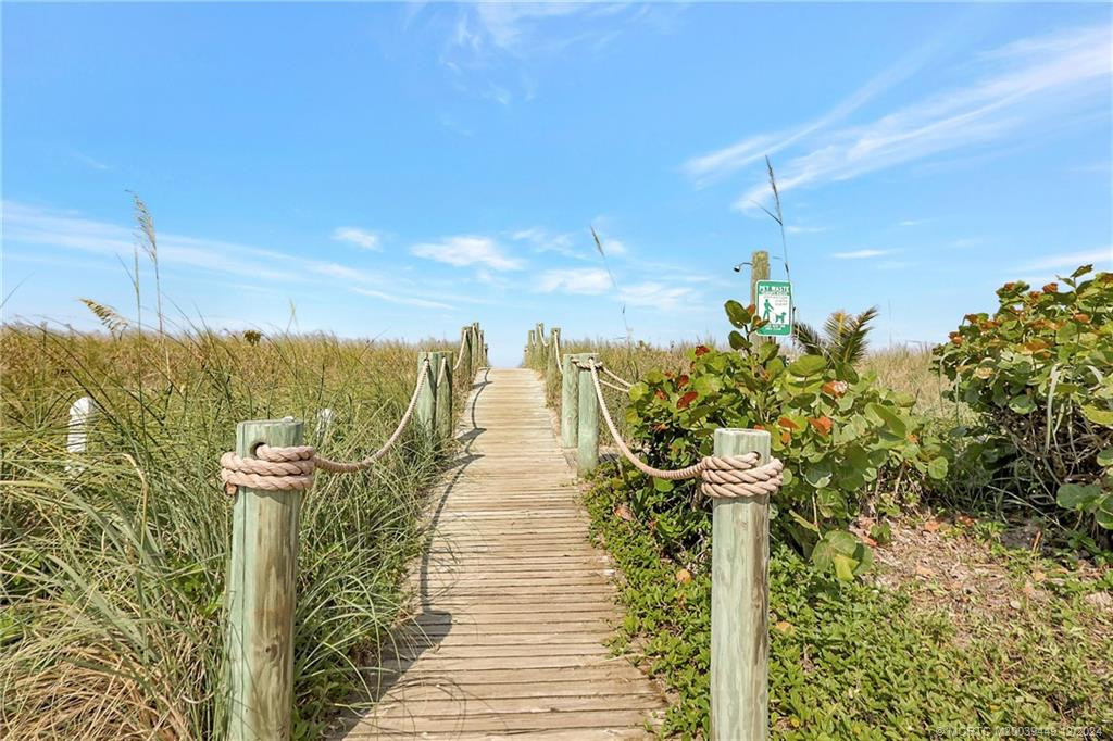 2001 private dunewalk for beach access