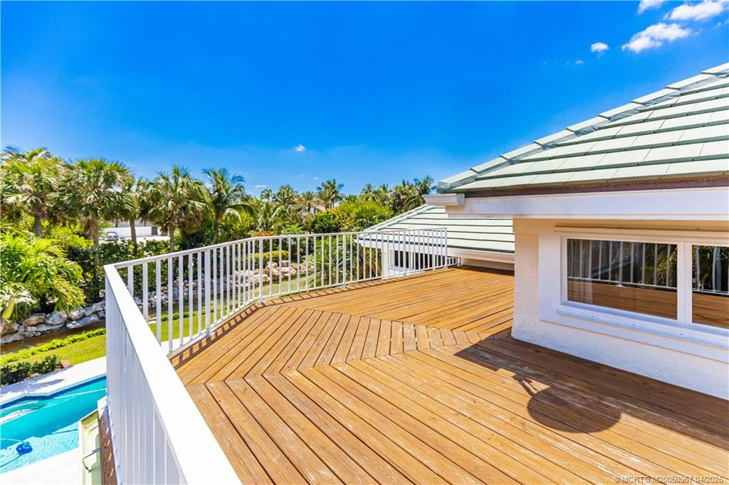 Private upstairs deck for sunning and relaxation