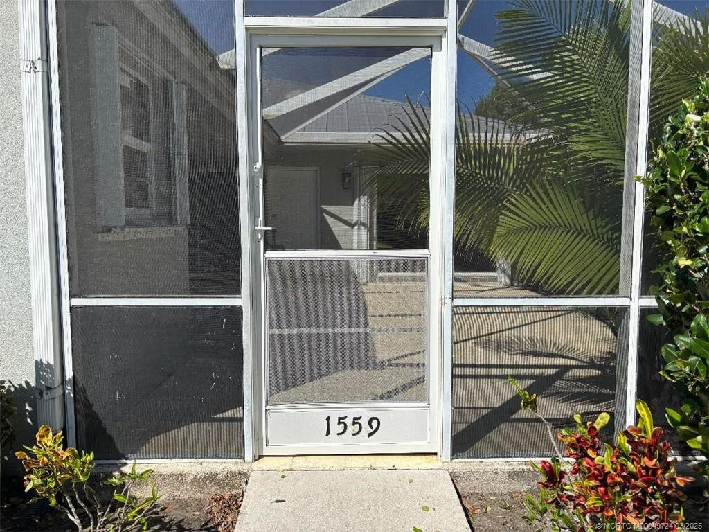 Enter the lanai