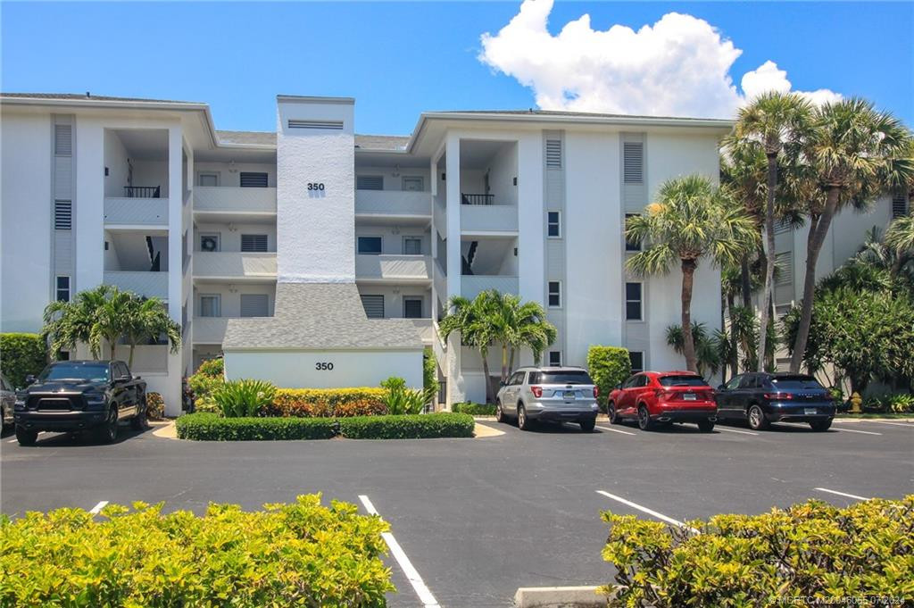 Photo 3 at 350 NE Edgewater Drive 202, Stuart