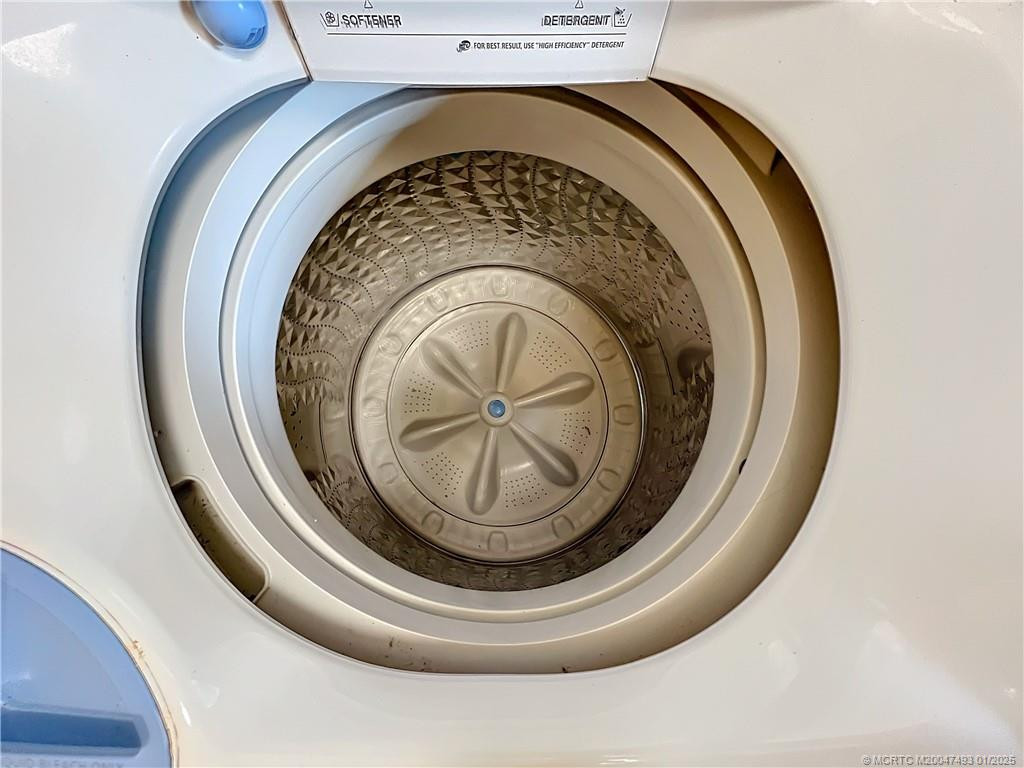 Samsung top loader so clean and perfect.