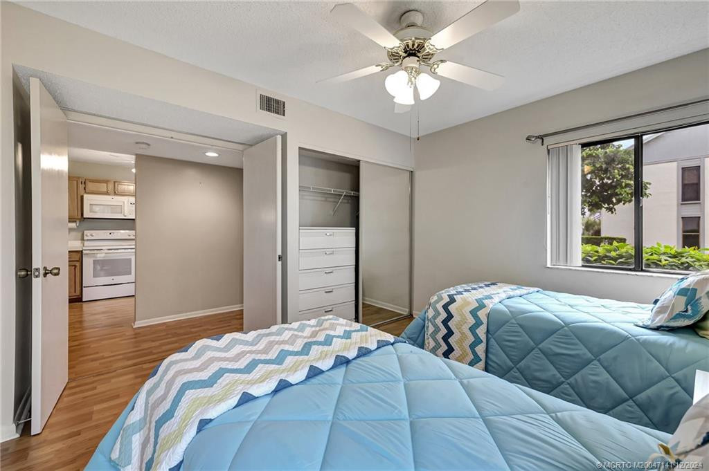 Guest bedroom.