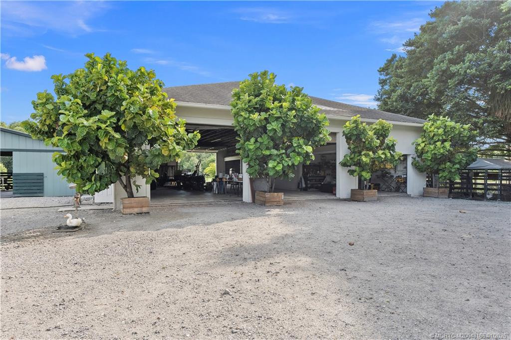 Barn & 3000 sq. ft. CBS garage/shop