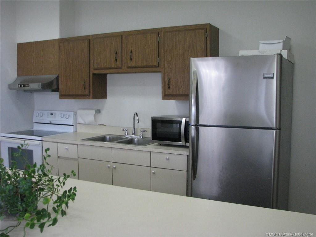 Clubhouse 1 Kitchen