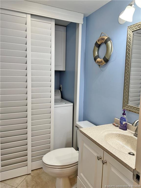 Downstair 1/2 bathroom with Washer/ Dryer there