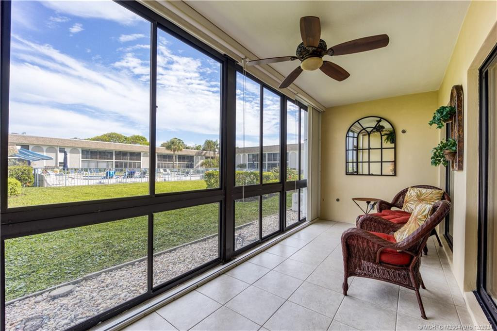 Coffee or coctails while you relax on the lanai.