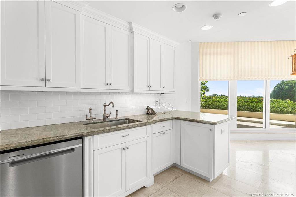 Photo 5 at 3001 SE Island Point Lane 14, Stuart
