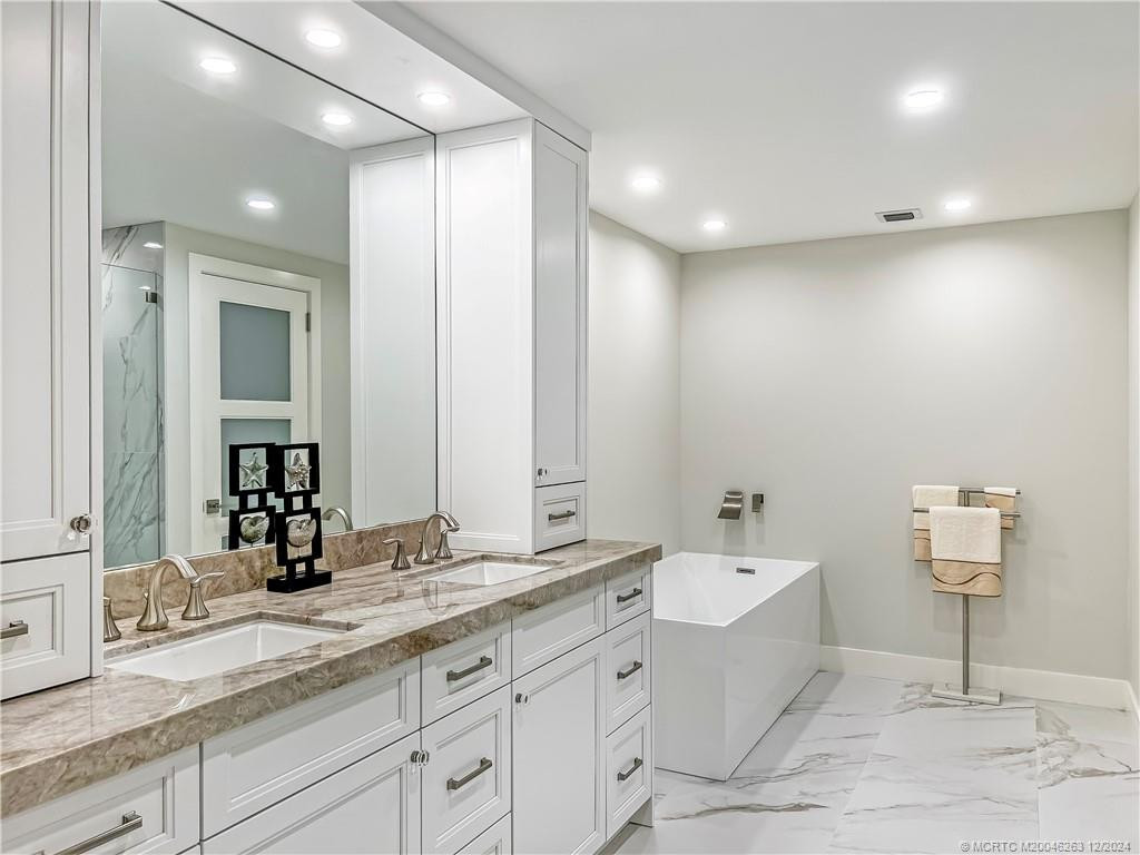 Dual vanity with Taj Mahal quartzite counter