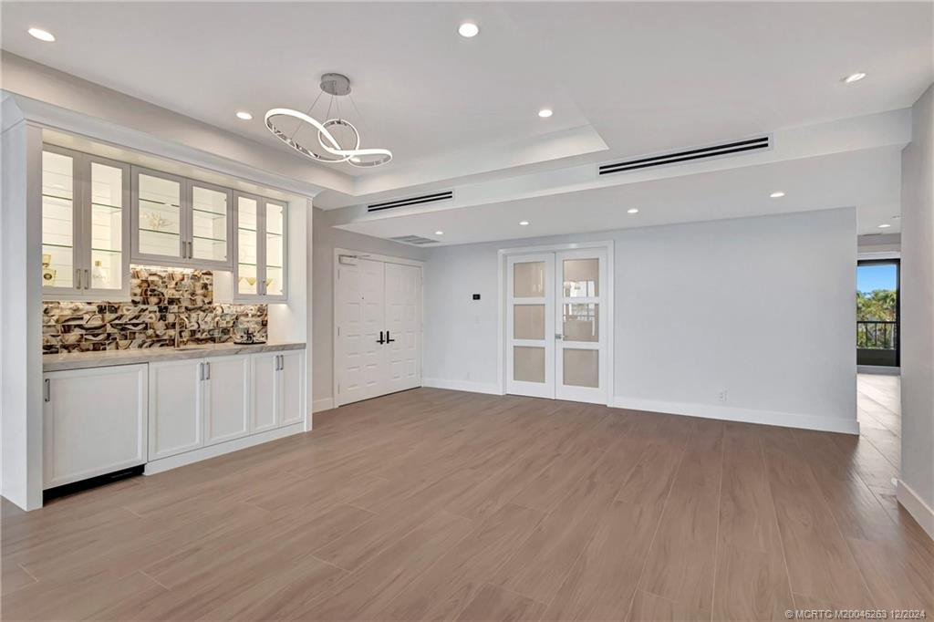 Entertainment area with bar