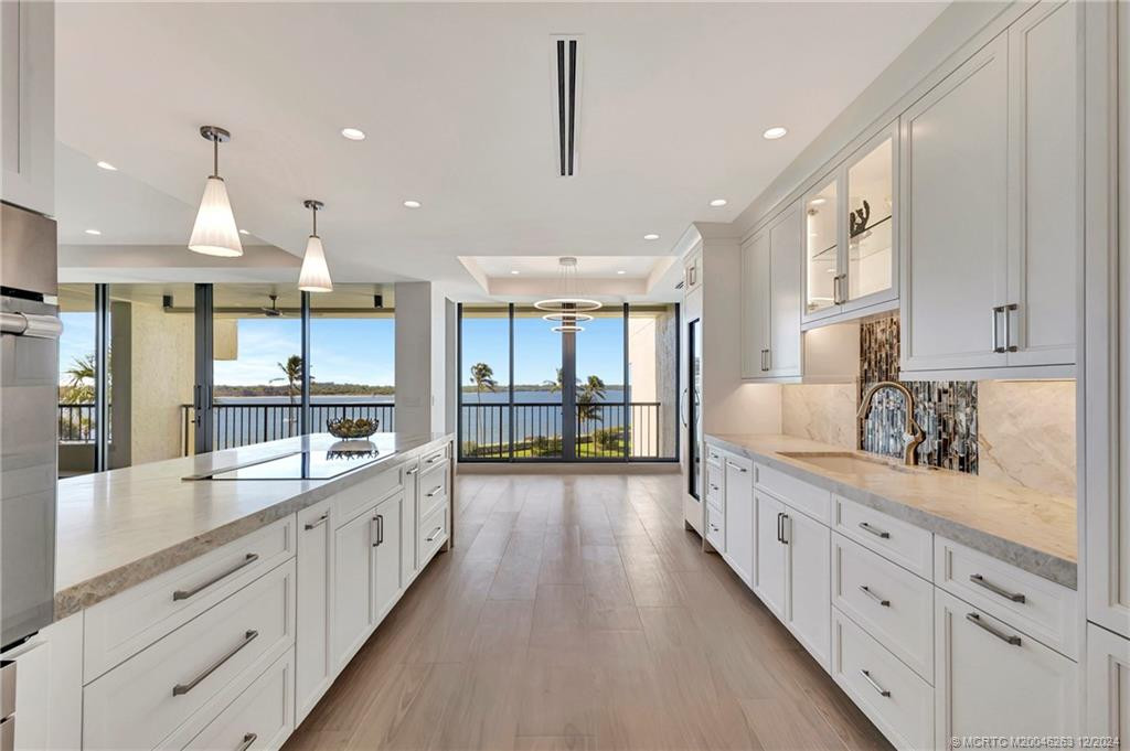 Ample counter and cabinet space