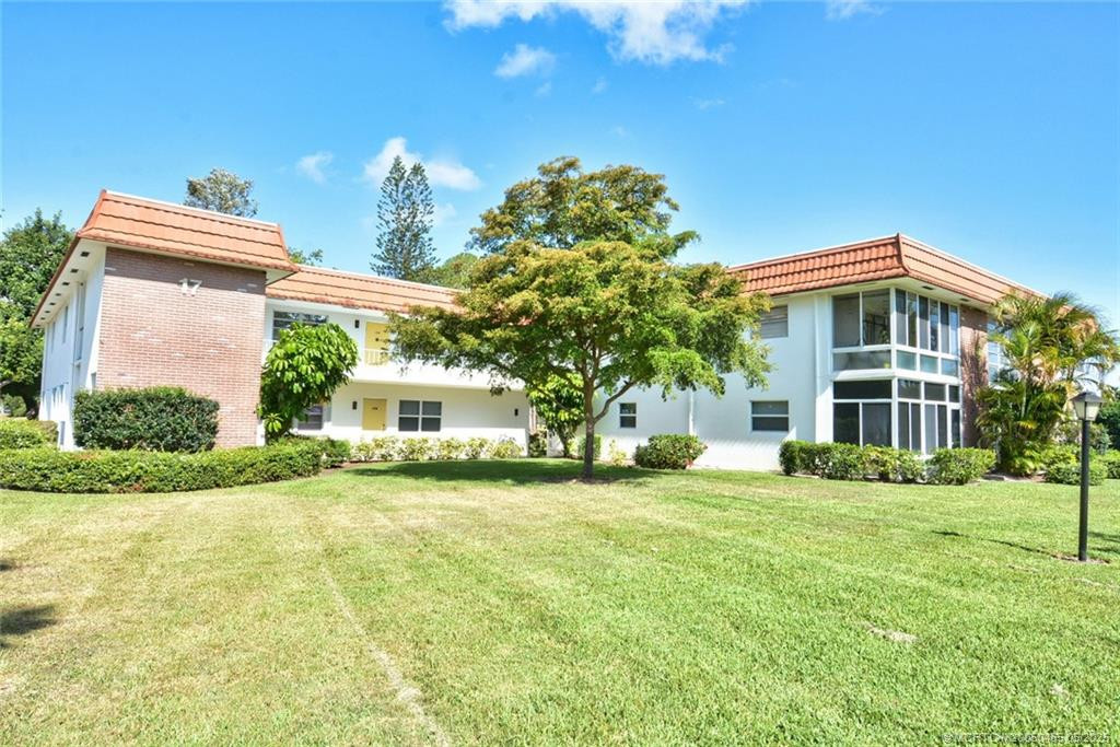 1225 NW 21st Street #1701 home for sale in Vista Del Lago