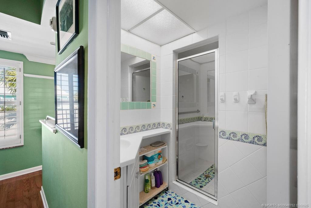 Guest bathroom upstairs