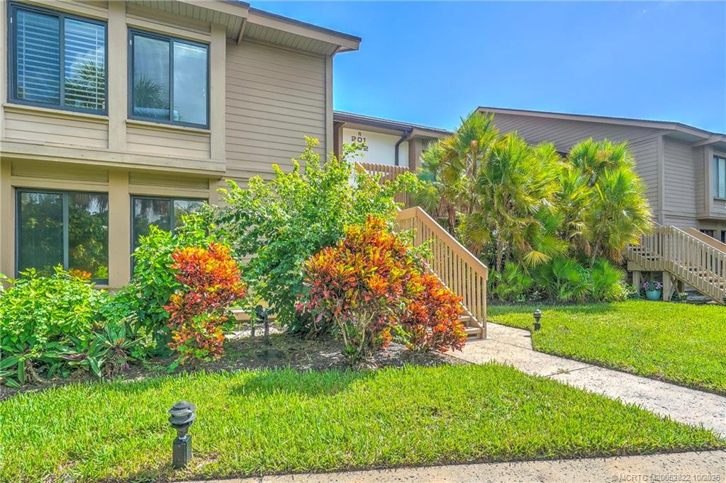 233 NE Edgewater Drive 201, Stuart – Condominium for rent