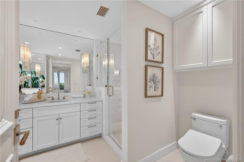 Owner's suite bathroom