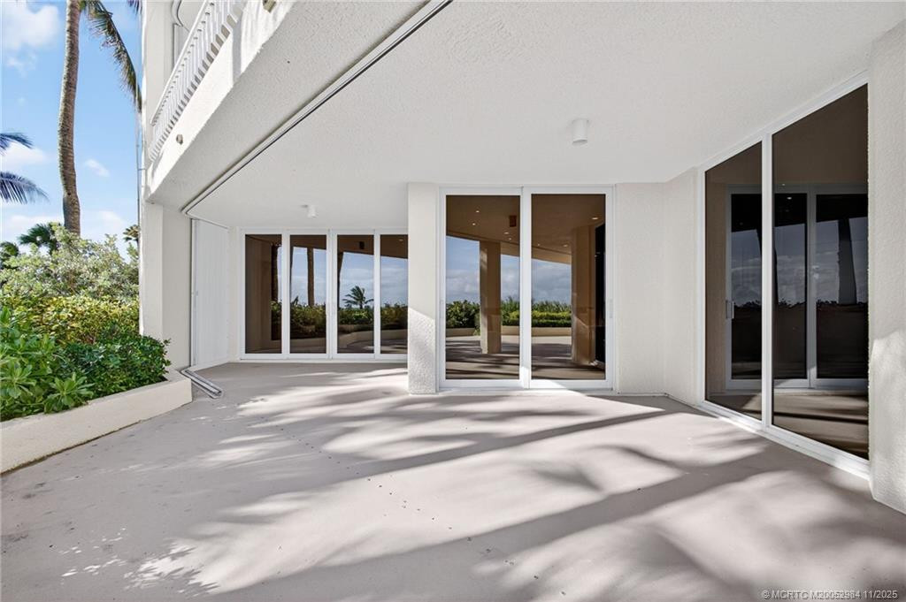 Showing the sliding doors off the bedrooms