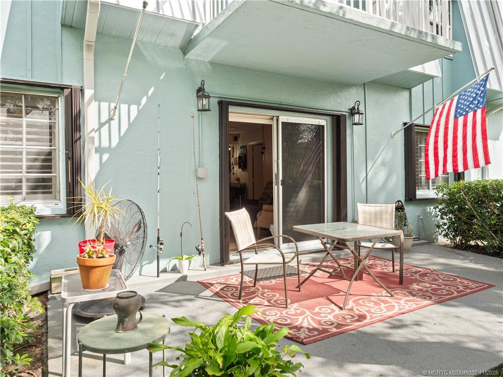 Private ground level oversized patio
