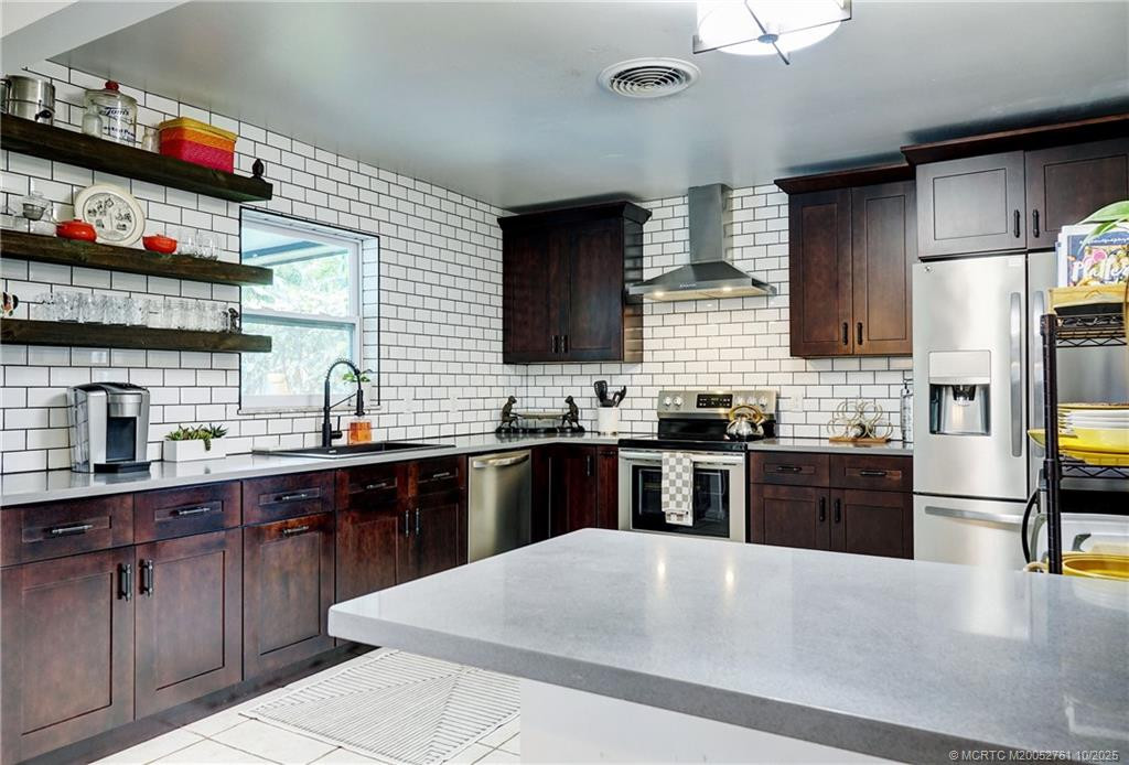 Photo 4 at 905 SE Flamingo Avenue, Stuart