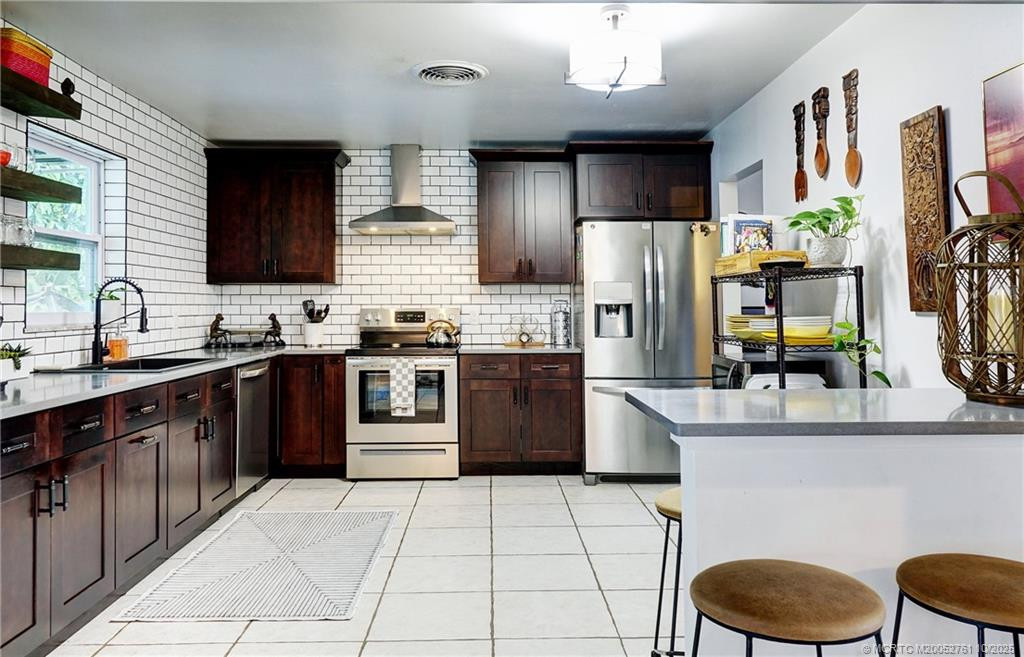Photo 3 at 905 SE Flamingo Avenue, Stuart