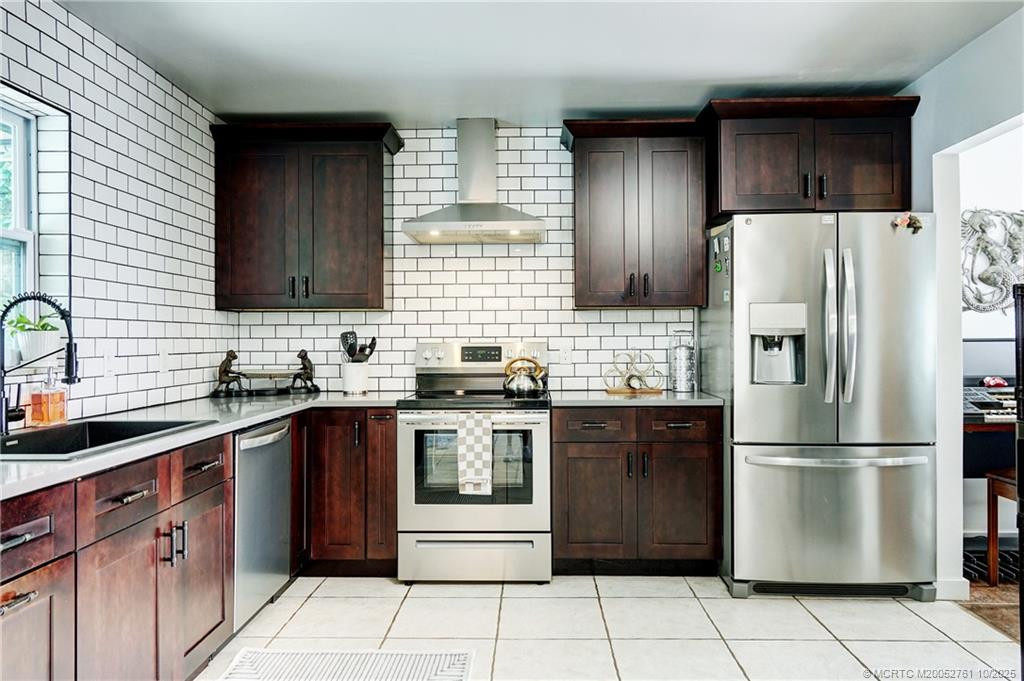 Photo 6 at 905 SE Flamingo Avenue, Stuart