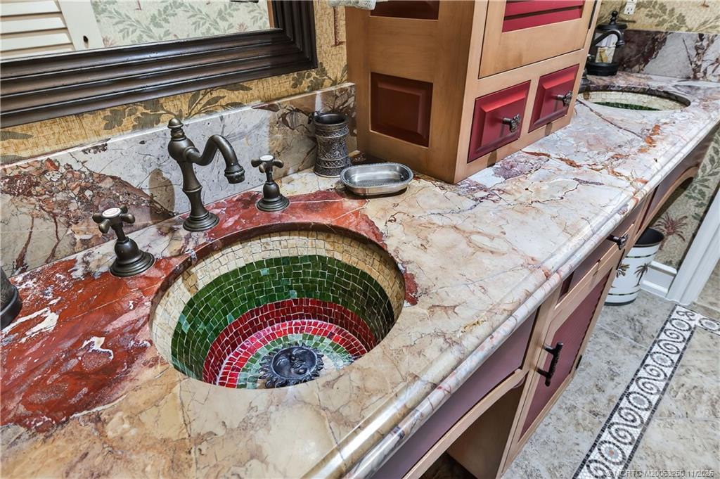 Custom Vanity & Sinks in Guest Bath