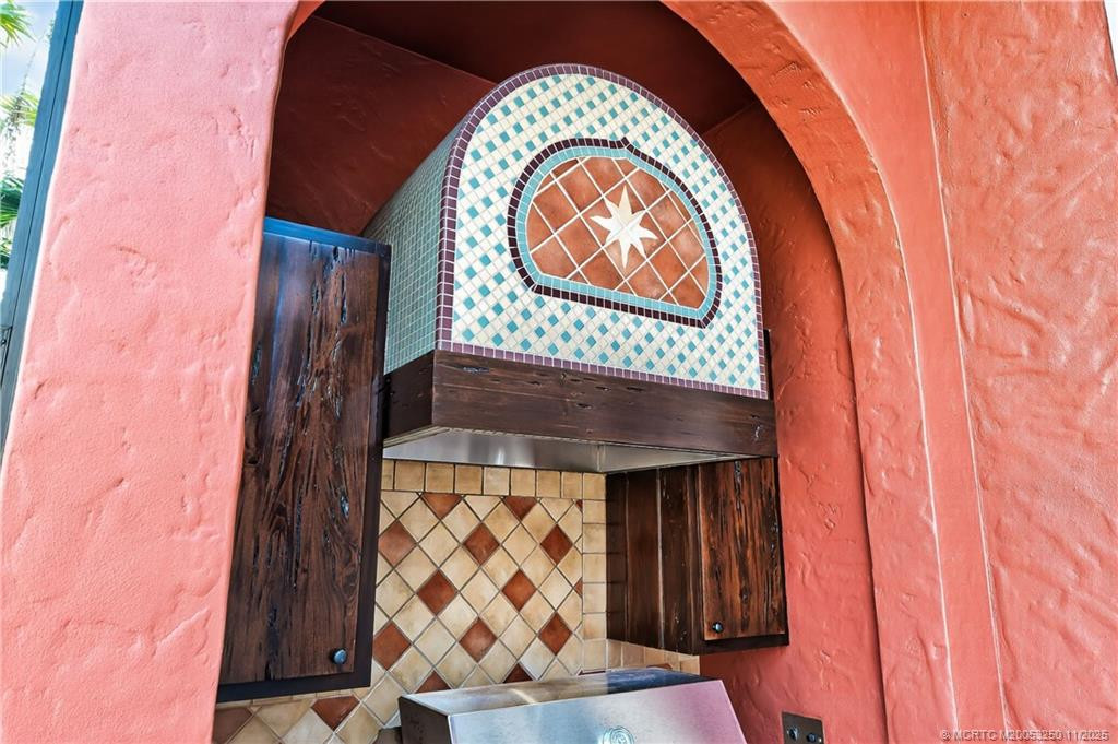 Custom Tile & Cabinetry surrounds the Outdoor Grille area.