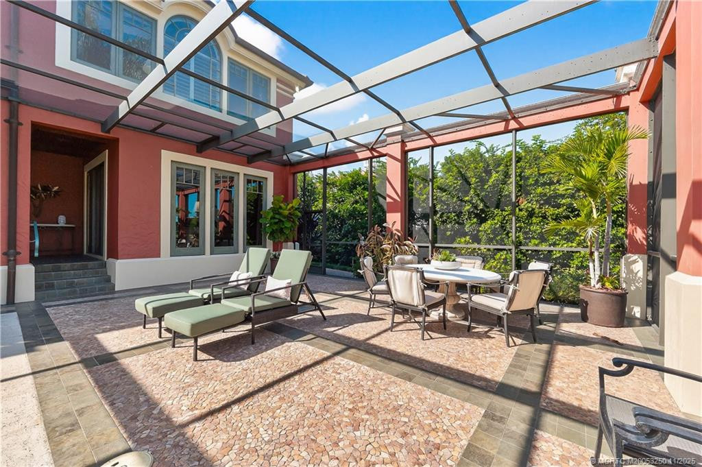 Plenty of Sunning & Dining on the Screen-Enclosed Patio