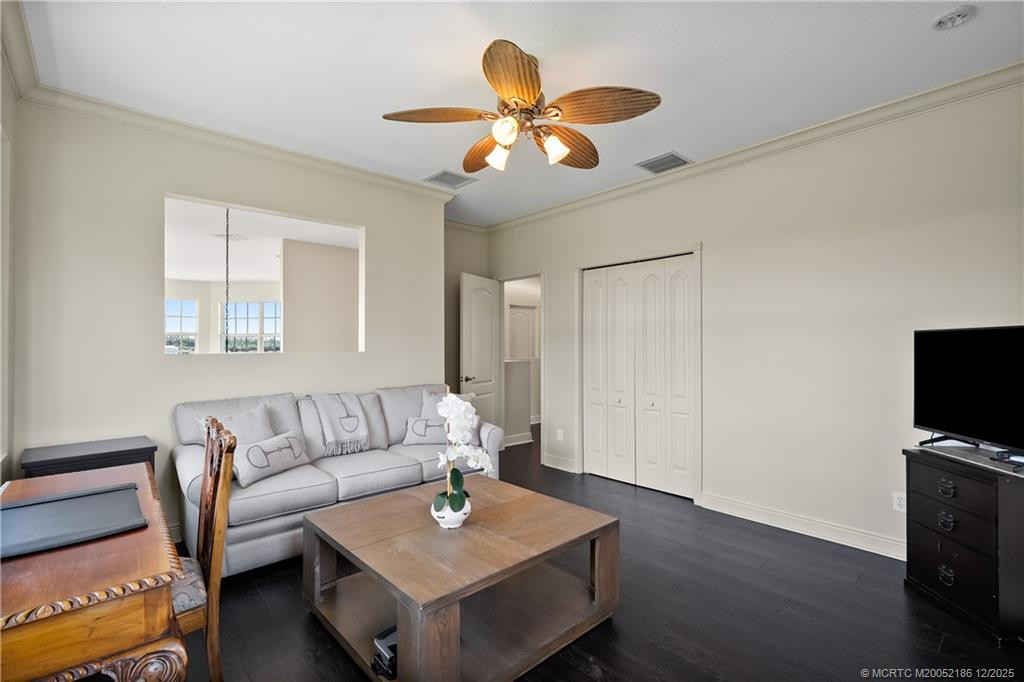 Bedroom/Den