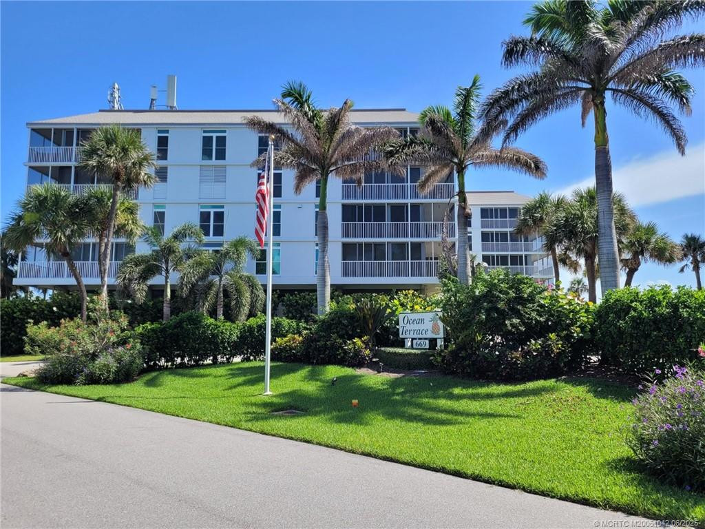 Photo 4 at 669 NE Plantation Road 405, Stuart