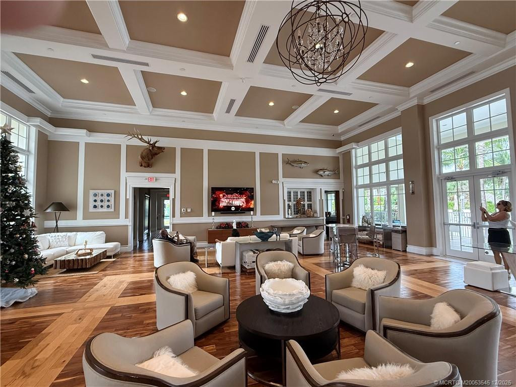 Clubhouse salon