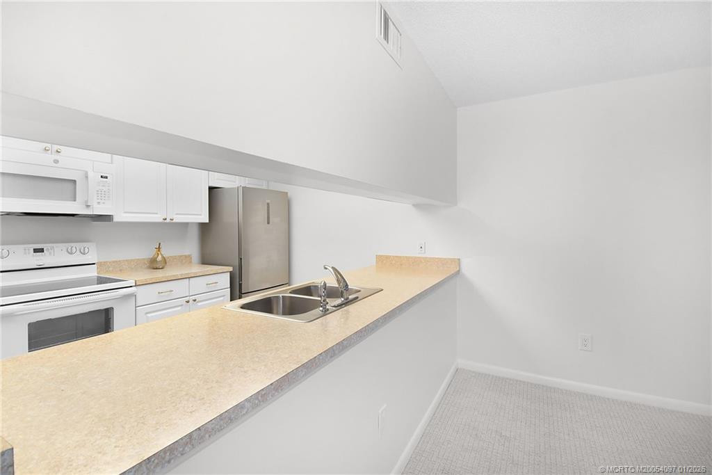 2216 NW 22nd Avenue 110, Stuart, FL 34994 in Stuart - property photo 7