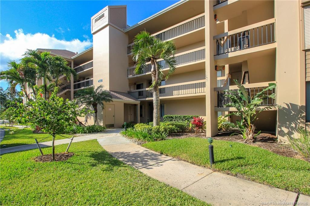 Photo 3 at 4720 NE Sandpebble Trace 203, Stuart