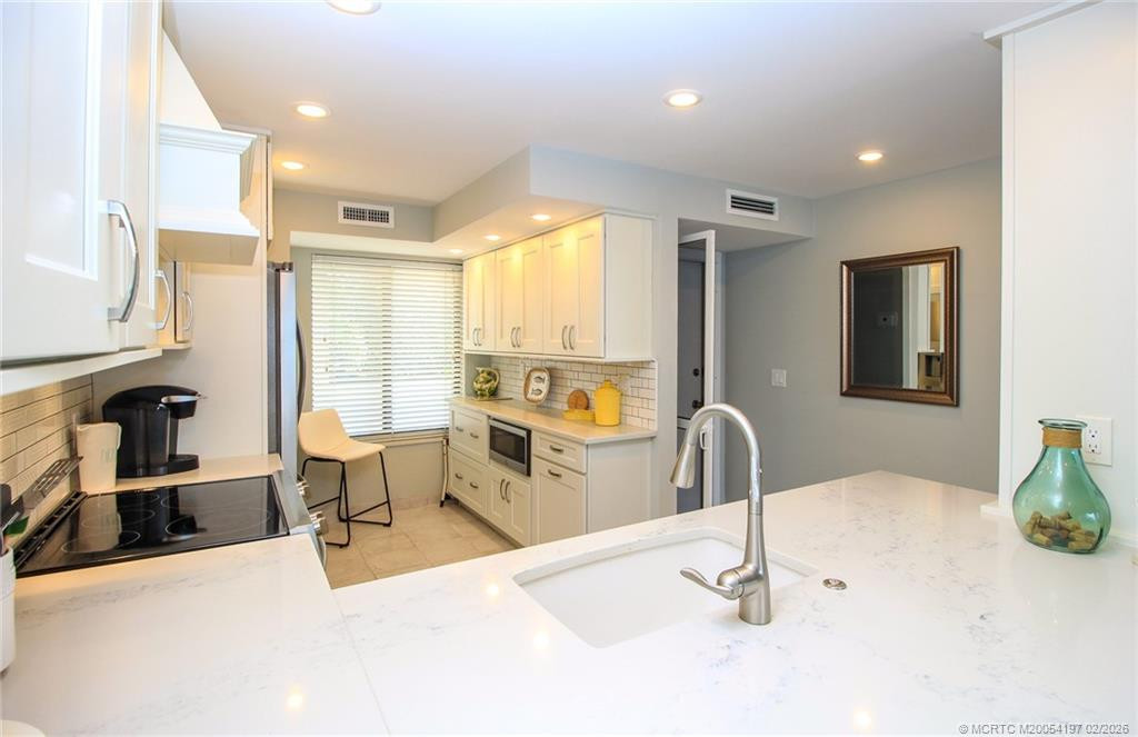 Photo 4 at 4720 NE Sandpebble Trace 203, Stuart