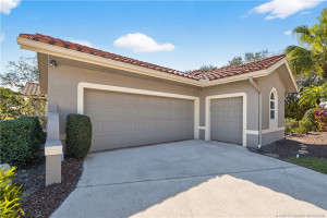 Side Load Garage with additional Golf Cart Garage