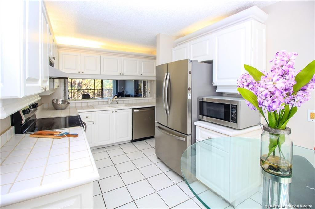 2641 NE Ocean Boulevard 101, Stuart, FL 34996 in Stuart - property photo 6