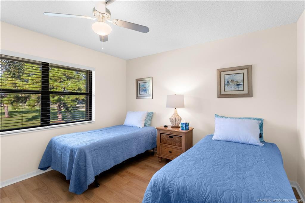 Guest room has twin beds.