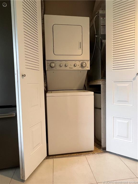 Yes! There is a washer / dryer IN the unit!