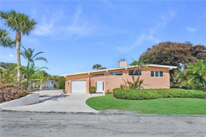 2228 NE Center Circle, Jensen Beach, FL 34957