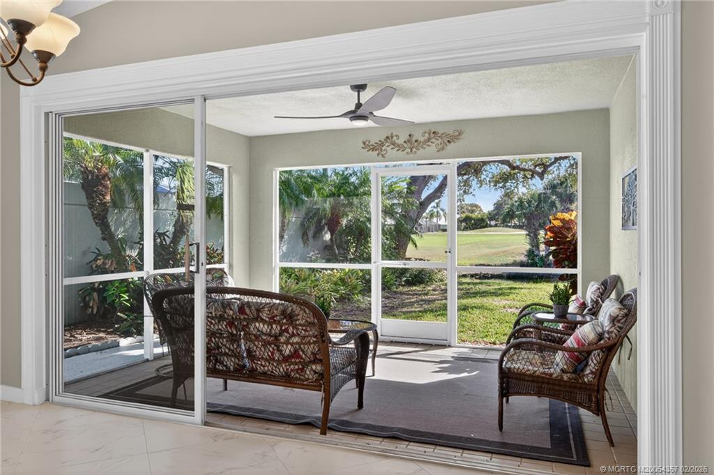 Screened lanai. Privacy abounds.