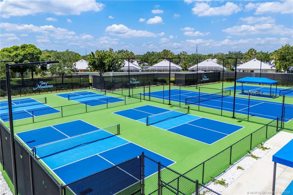 Active pickleball/tennis