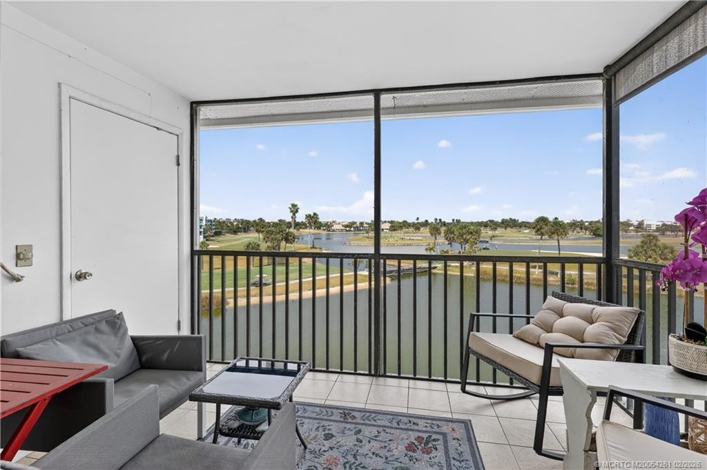Killer views & vibes at 40 NE Plantation Road 403, Stuart