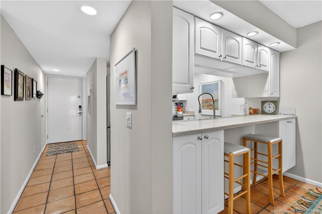 Cozy snack bar at 40 NE Plantation Road 403, Stuart