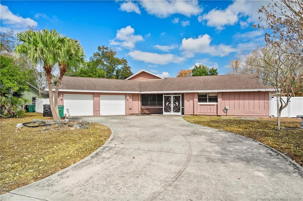 4 bedroom Single Family Residence at 981 SE Lansdowne Avenue, Port St Lucie Sec 10, Port St. Lucie — photo 2