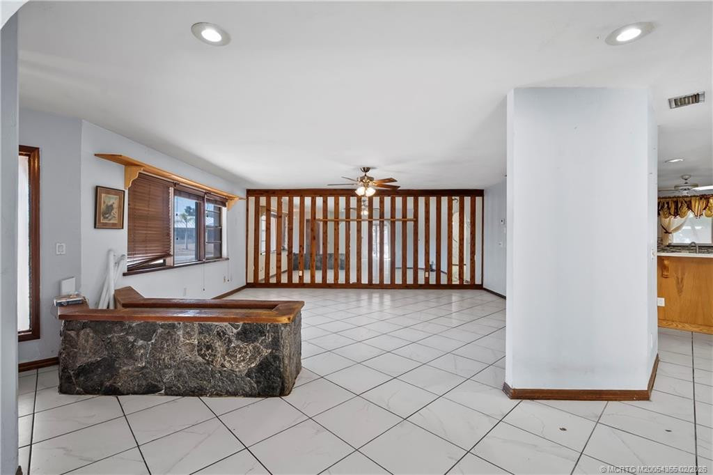 4 bedroom Single Family Residence at 981 SE Lansdowne Avenue, Port St Lucie Sec 10, Port St. Lucie — photo 5