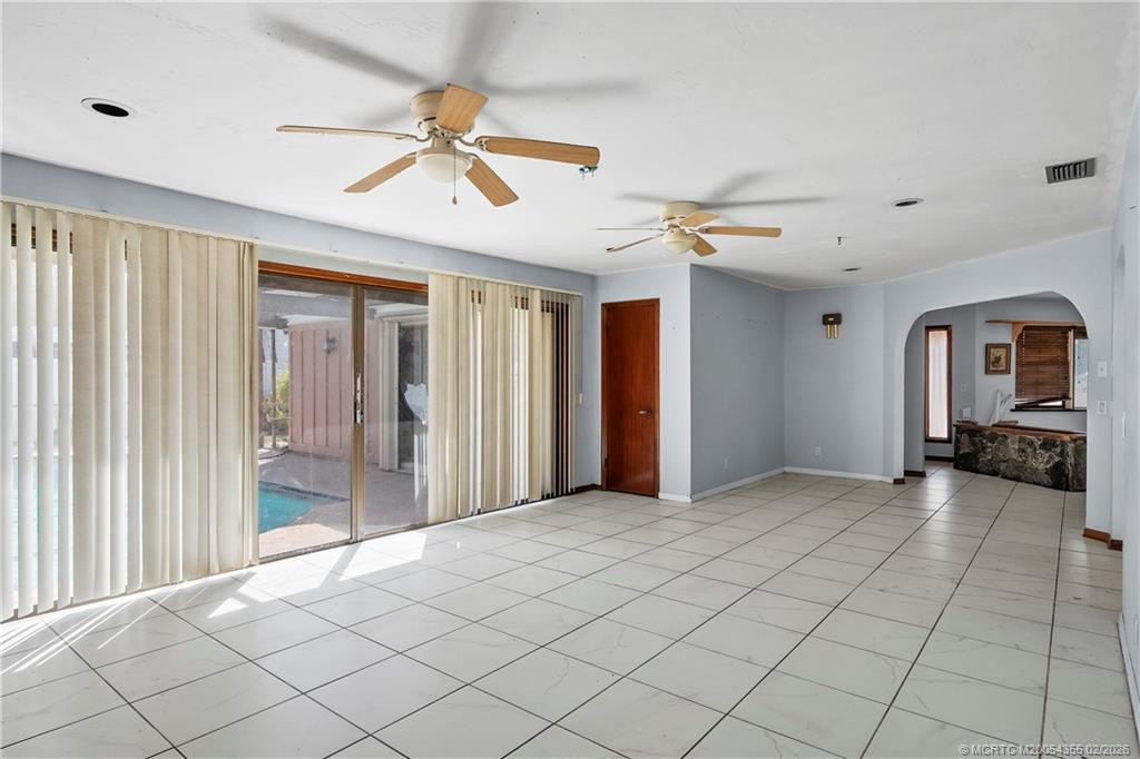981 SE Lansdowne Avenue, Port St. Lucie FL - photo 8 of 34