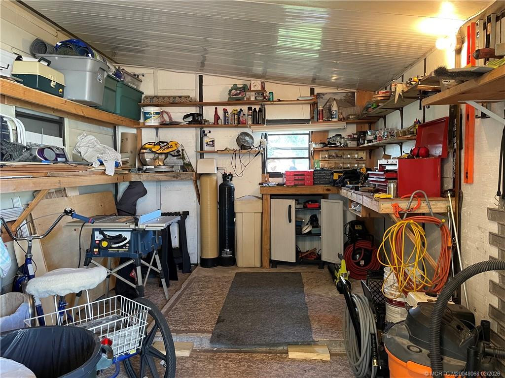 Shed with plenty of room for the golf cart.