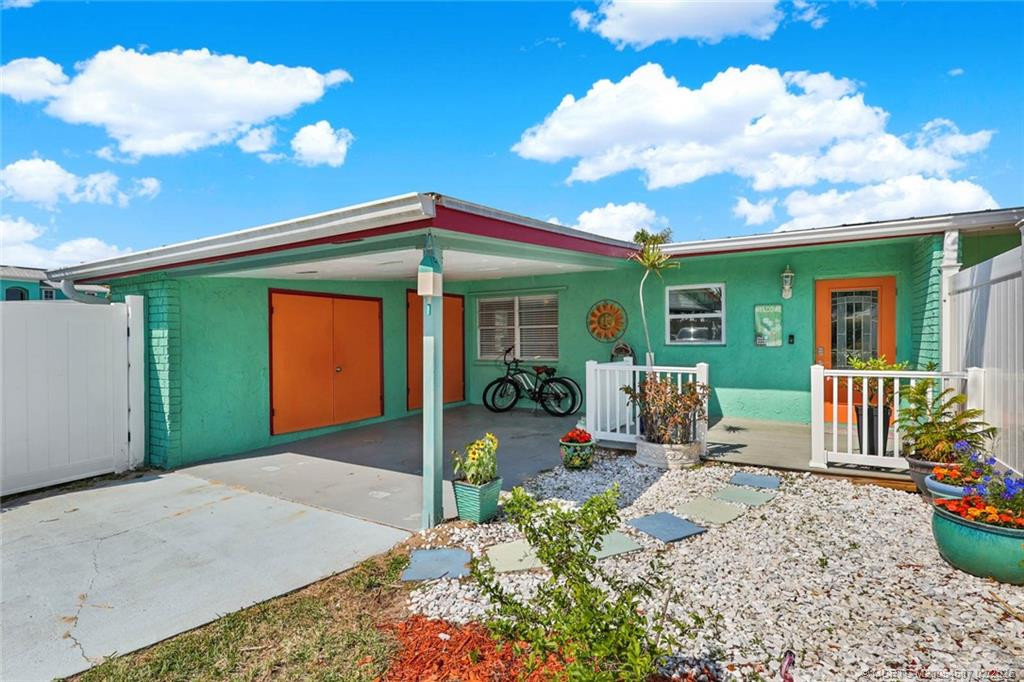 Photo 2 at 84 Aqua Ra Drive, Jensen Beach