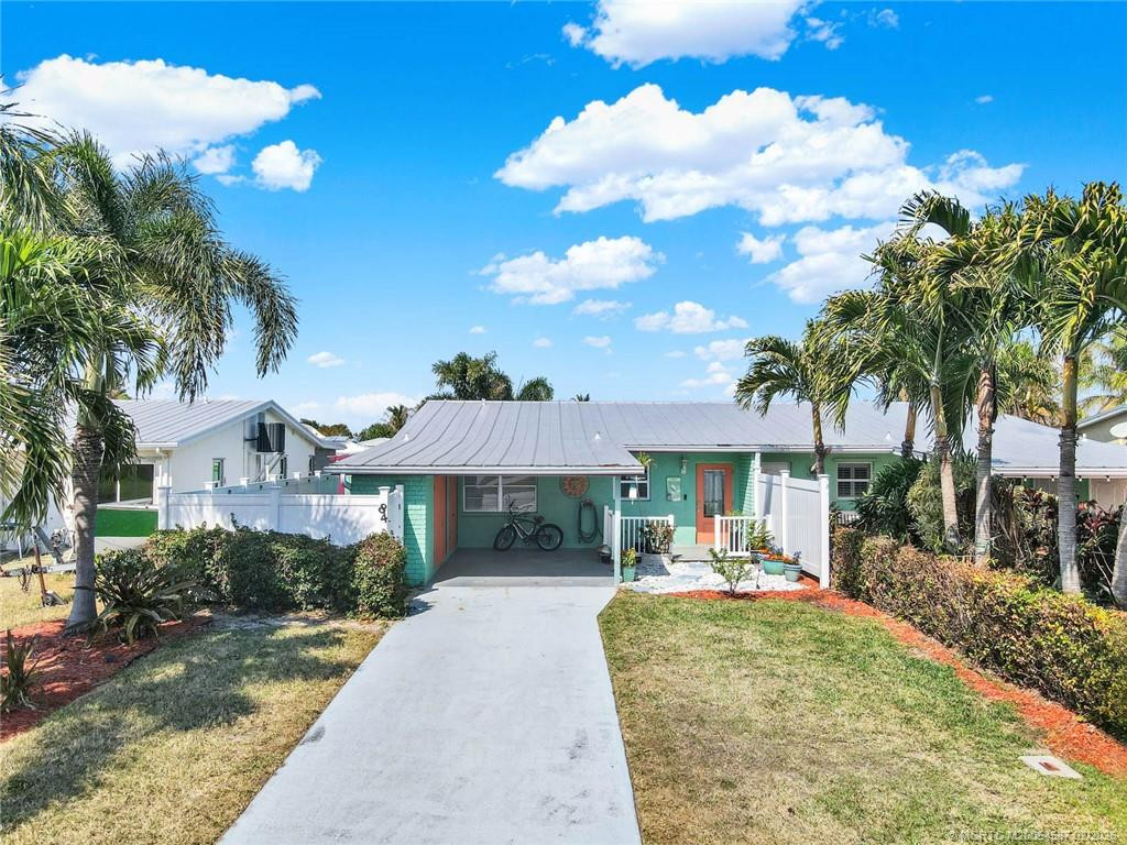 Photo 3 at 84 Aqua Ra Drive, Jensen Beach