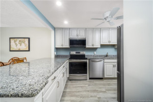Pull out drawers and soft close cabinets