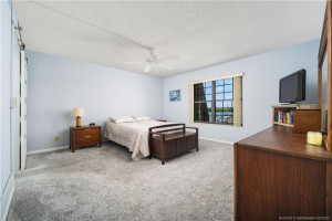 Spacious area for large furniture.